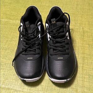 Under Armour Men's Black and White Athletic Shoes